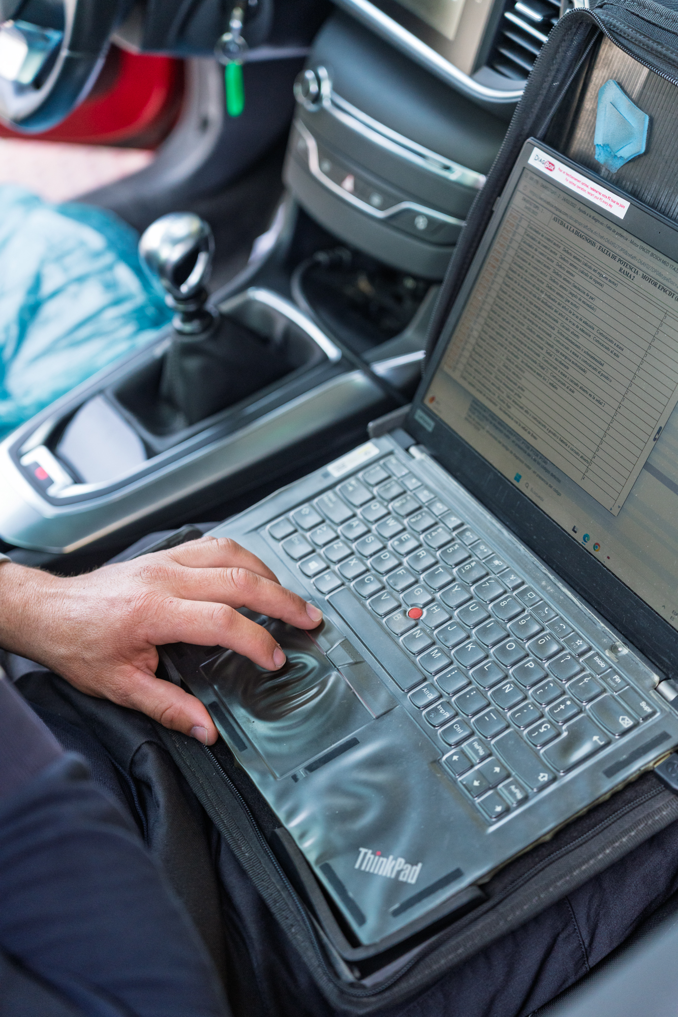 Diagnóstico y calibración con equipo profesional - Taller Oficial Peugeot Estepona